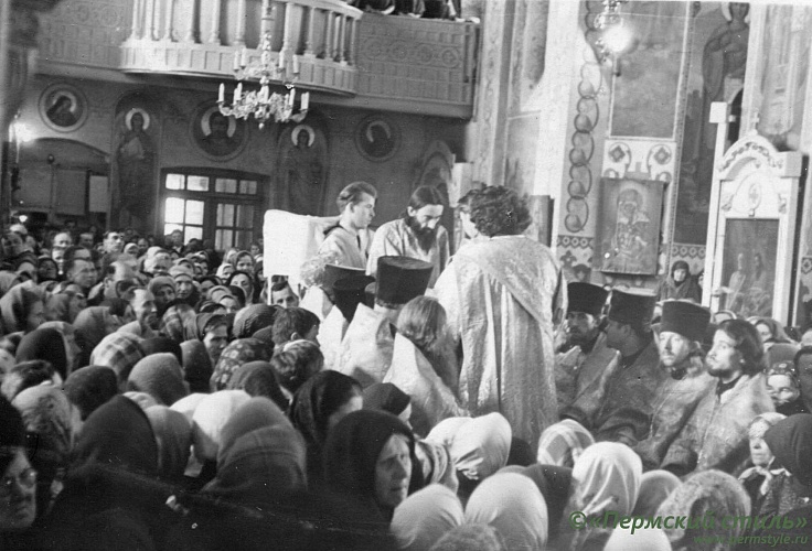 Свято-Троицкий собор_061. Архиерейский чин омовения ног на Страстной Седмице. Служит Владыка Павел (Голышев)