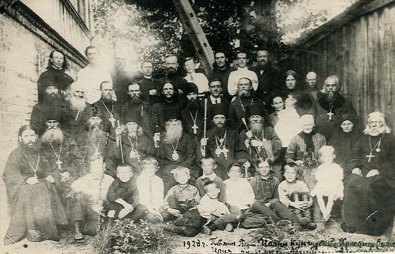 Илия (Бабин), епископ_02. Епископы и духовенство с мирянами, 1928 год