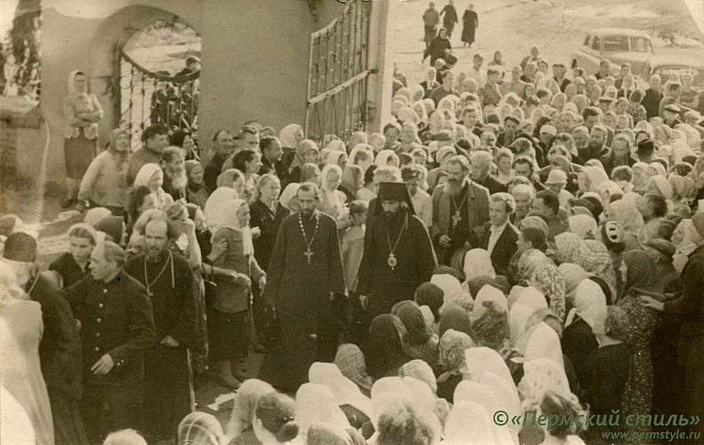 Павел (Голышев)_013. Встреча епископа Павла у Кафедрального собора г.Перми