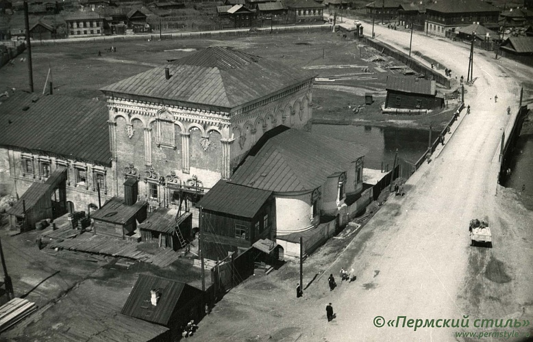 Соликамск_03. Крестовоздвиженская церковь. Вид с юго-востока (сверху)