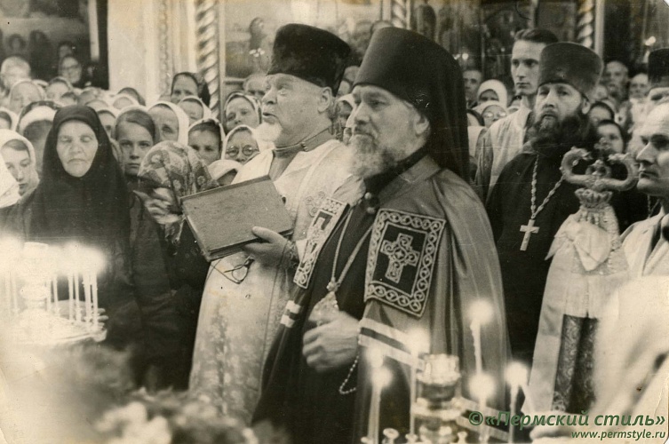 Викторин (Беляев), архиепископ_02. В Кунгуре, 1973-74 гг. Рядом – протодиакон Василий Возгомент