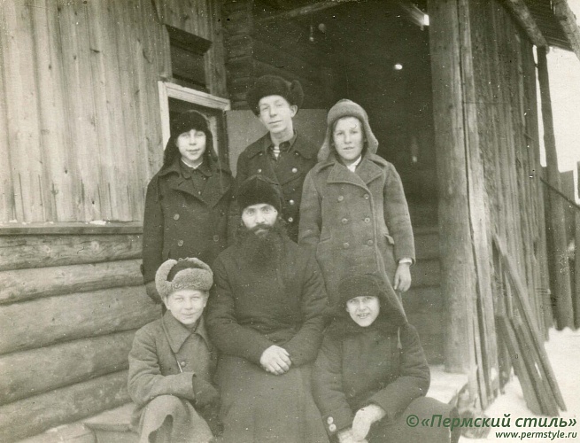 Иоанн (Чувызгалов)_011, архимандрит. Нижняя Курья, о.Иоанн (с мирянами)