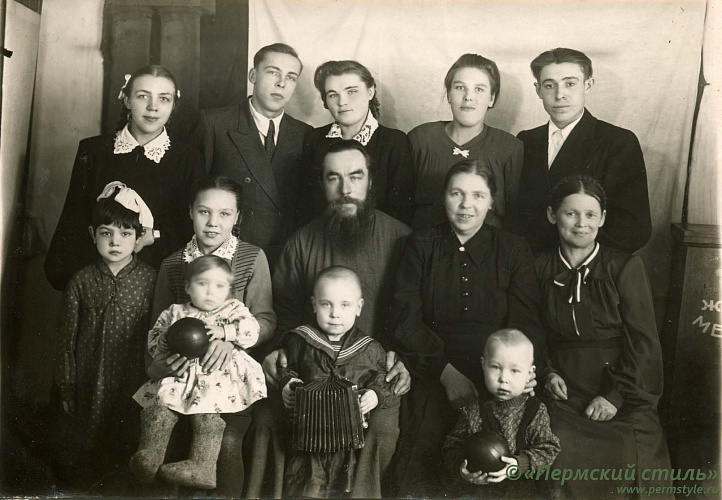 Трусов Павел_005, священник. С семьёй