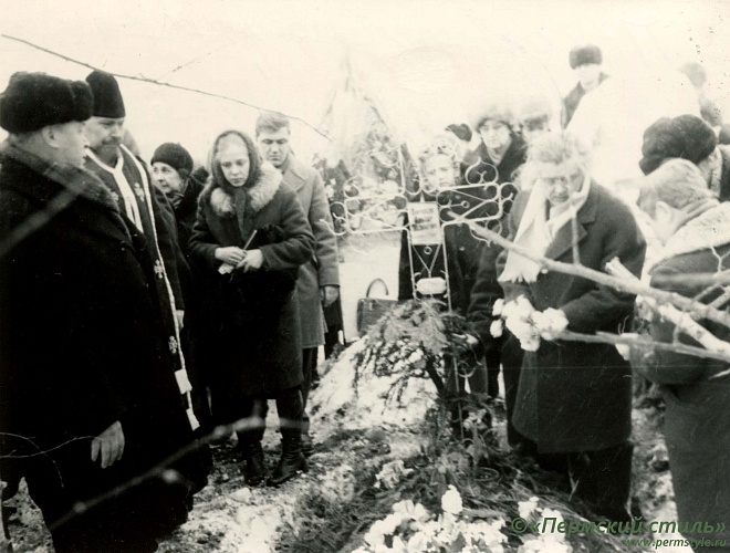 Виктор (Плешков)_012, тайный монах. У могилы, февраль 1977 года