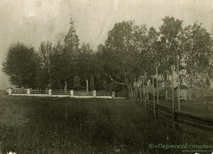Храм Сретения Господня_04. Вид на церковь и часовенку. 1930-е годы