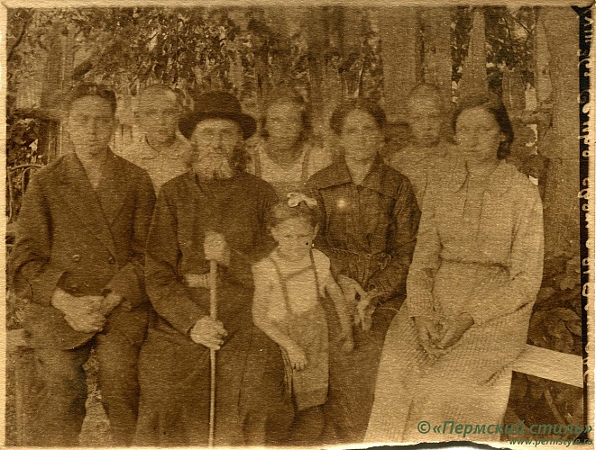Окулов Иоанн Митрофанович, священномученик_02. С семьей