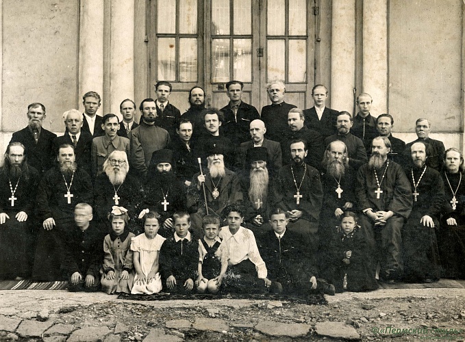 Иоанн (Лавриненко)_20. Город Молотов, у Кафедрального cобора