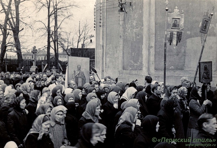 Свято-Троицкий собор_074. Крестный ход вокруг собора в праздник св. Стефана Пермского