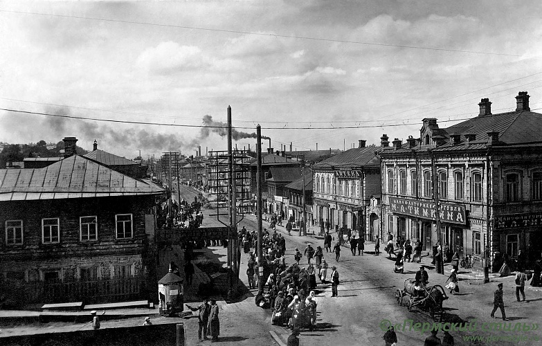Выходной день на центральной улице