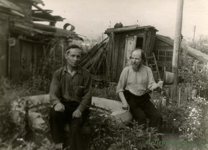 Иоанн Мельников, священник_18. В саду с односельчанином