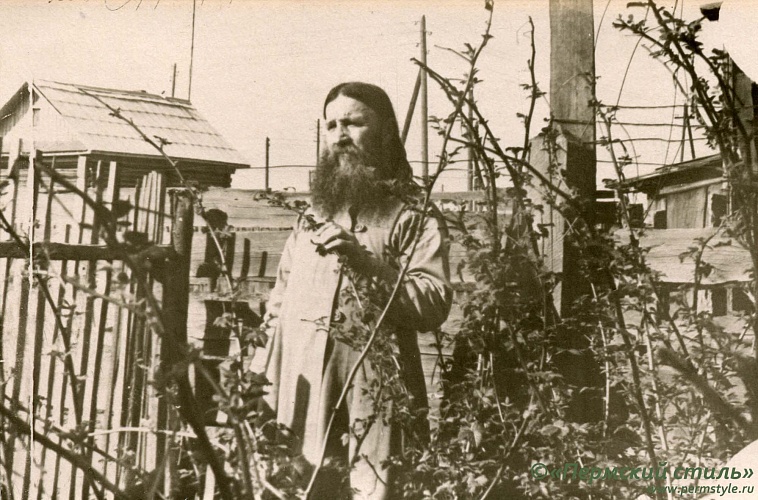 о.Герасим (Егоров)_003, В саду, 1957 год
