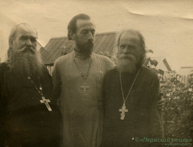 Лычников Владимир_59. Слева направо: протоиерей Владимир Лычников, протоиерей Михаил Лукканен, неизвестный священник